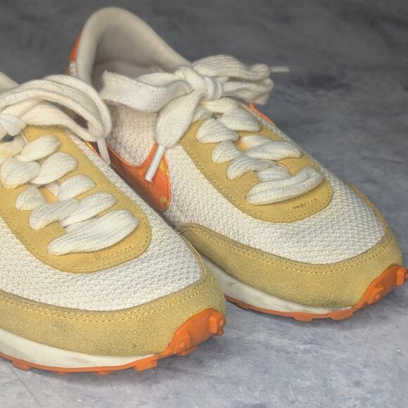 Nike Women's Daybreak Sneakers Paisley Swoosh Pale Ivory Magma Orange, Size 6.5 - Picture 9 of 14